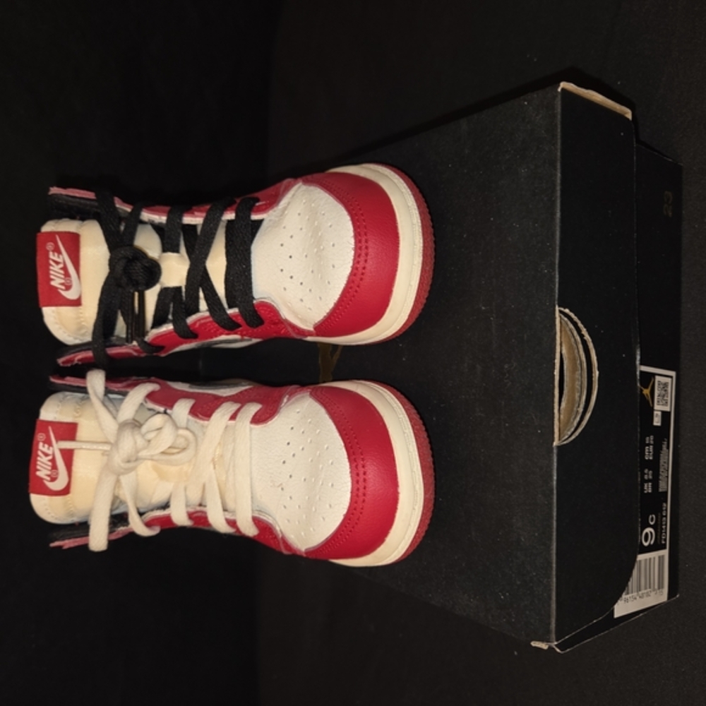 Nike Red and White Sneakers Iconic Design - Picture 2 of 8